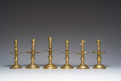 Six bougeoirs en bronze, Flandres, 17&egrave;me si&egrave;cle