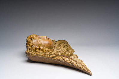 T&ecirc;te d'ange en ch&ecirc;ne sculpt&eacute; et polychrome, probablement d'Europe centrale, 18&egrave;me si&egrave;cle