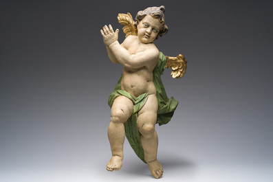 Grand ange en bois de tilleul sculpt&eacute;, dor&eacute; et polychrome, Allemagne, 18&egrave;me si&egrave;cle
