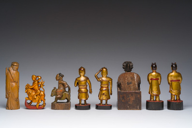 Huit sculptures en bois dor&eacute; et polychrom&eacute;, Chine, 19&egrave;me/20&egrave;me si&egrave;cle