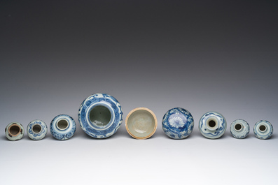 Collection vari&eacute;e en porcelaine de Chine bleu et blanc, Ming