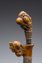 Deux kris en m&eacute;tal, bois, cuivre et r&eacute;sine, Indon&eacute;sie, 20&egrave;me si&egrave;cle