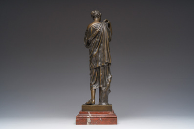 Naar de antieken: Diana van Gabii, bruin gepatineerd brons op een roodmarmeren sokkel, 19de eeuw