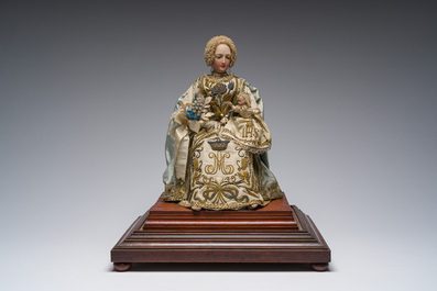 Vierge &agrave; l'Enfant en cire polychrome orn&eacute;e de brocart, Espagne, 19&egrave;me si&egrave;cle