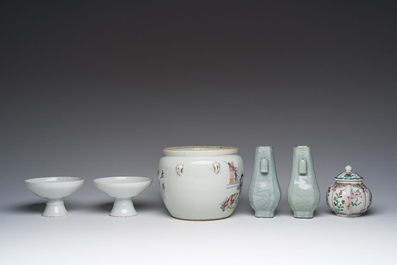 A varied collection of Chinese famille rose and monochrome porcelain, Qianlong and later