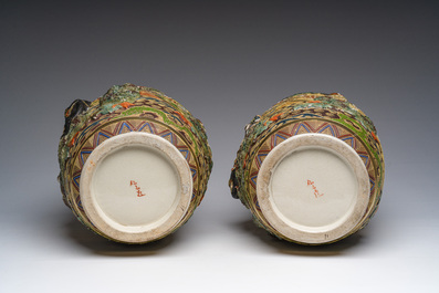 Collection vari&eacute;e en porcelaine Satsuma de Japon, e.a. une paire de vases &agrave; d&eacute;cor d'&eacute;l&eacute;phants en relief, 19&egrave;me/20&egrave;me si&egrave;cle