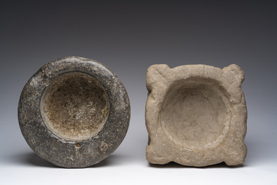 B&eacute;nitier en marbre noir et un mortier en pierre, 17&egrave;me si&egrave;cle