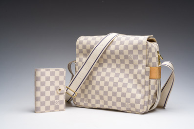 Sac bandouli&egrave;re Louis Vuitton 'Damier Azur Naviglio' avec agenda assorti, 21&egrave;me si&egrave;cle