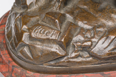 Europese school, gesigneerd Buci (19de/20ste eeuw): Twee groepen met schapen, bruingepatineerd brons op een roodmarmeren voet, ca. 1900