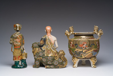 Collection vari&eacute;e en porcelaine Satsuma de Japon, e.a. une paire de vases &agrave; d&eacute;cor d'&eacute;l&eacute;phants en relief, 19&egrave;me/20&egrave;me si&egrave;cle