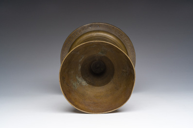 Calice en bronze &agrave; d&eacute;cor grav&eacute;, Espagne, 17&egrave;me si&egrave;cle