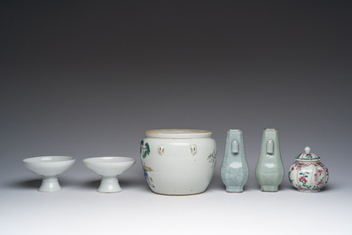 A varied collection of Chinese famille rose and monochrome porcelain, Qianlong and later