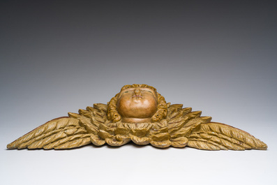 T&ecirc;te d'ange en ch&ecirc;ne sculpt&eacute; et polychrome, probablement d'Europe centrale, 18&egrave;me si&egrave;cle