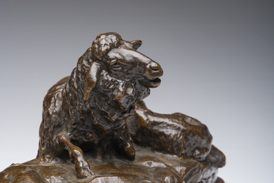 Europese school, gesigneerd Buci (19de/20ste eeuw): Twee groepen met schapen, bruingepatineerd brons op een roodmarmeren voet, ca. 1900