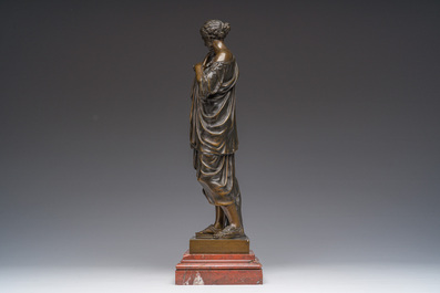 Naar de antieken: Diana van Gabii, bruin gepatineerd brons op een roodmarmeren sokkel, 19de eeuw