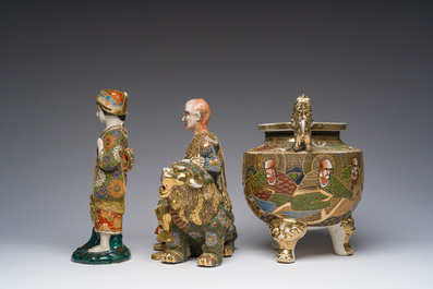 Collection vari&eacute;e en porcelaine Satsuma de Japon, e.a. une paire de vases &agrave; d&eacute;cor d'&eacute;l&eacute;phants en relief, 19&egrave;me/20&egrave;me si&egrave;cle