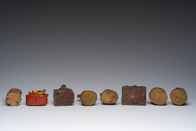 Huit sculptures en bois dor&eacute; et polychrom&eacute;, Chine, 19&egrave;me/20&egrave;me si&egrave;cle