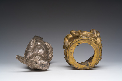 &Eacute;cole fran&ccedil;aise: Un cacato&egrave;s, cuivre argent&eacute; sur un socle de style Louis XV en bronze dor&eacute;, 19&egrave;me/20&egrave;me si&egrave;cle