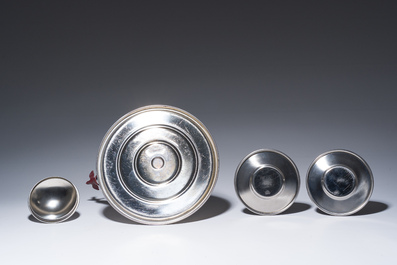 Michael Graves (1934-2015): Service &agrave; caf&eacute; et &agrave; th&eacute; de huit pi&egrave;ces en acier inoxydable avec la th&eacute;i&egrave;re 'Mod&egrave;le 9303', Alessi, Italie, ann&eacute;es 80