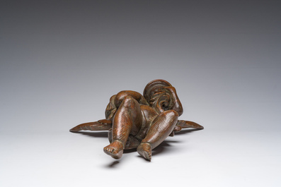 Pique-cierge mural en bois sculpt&eacute; repr&eacute;sentant un putto &agrave; un bras de lumi&egrave;re, France, 18&egrave;me si&egrave;cle