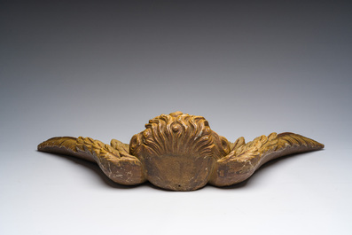 T&ecirc;te d'ange en ch&ecirc;ne sculpt&eacute; et polychrome, probablement d'Europe centrale, 18&egrave;me si&egrave;cle