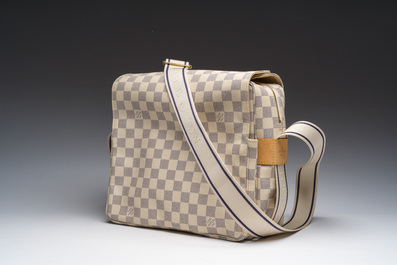 Sac bandouli&egrave;re Louis Vuitton 'Damier Azur Naviglio' avec agenda assorti, 21&egrave;me si&egrave;cle