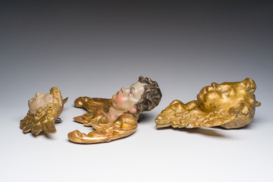 Trois t&ecirc;tes d'ange en bois dor&eacute; et polychrome, 18&egrave;me si&egrave;cle