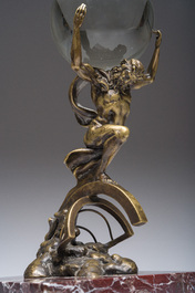 Atlas en bronze dor&eacute; portant un globe en verre mont&eacute; sur une base en marbre Rosso Levanto, Italie, 19&egrave;me/20&egrave;me si&egrave;cle