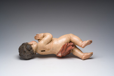 Figure d'ange en pri&egrave;re en bois sculpt&eacute; et polychrome, sud de l'Europe, 19&egrave;me si&egrave;cle