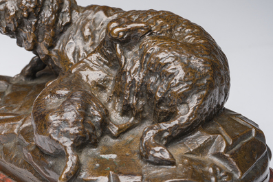 Europese school, gesigneerd Buci (19de/20ste eeuw): Twee groepen met schapen, bruingepatineerd brons op een roodmarmeren voet, ca. 1900