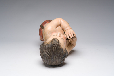 Figure d'ange en pri&egrave;re en bois sculpt&eacute; et polychrome, sud de l'Europe, 19&egrave;me si&egrave;cle