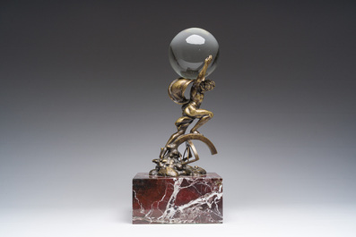 Atlas en bronze dor&eacute; portant un globe en verre mont&eacute; sur une base en marbre Rosso Levanto, Italie, 19&egrave;me/20&egrave;me si&egrave;cle