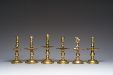 Six bougeoirs en bronze, Flandres, 17&egrave;me si&egrave;cle