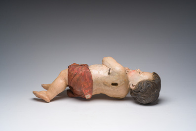 Figure d'ange en pri&egrave;re en bois sculpt&eacute; et polychrome, sud de l'Europe, 19&egrave;me si&egrave;cle