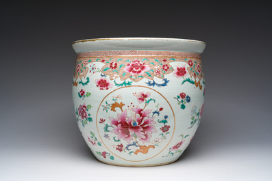 A Chinese famille rose jardini&egrave;re with floral design on a wooden base, 19th C.