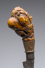 Deux kris en m&eacute;tal, bois, cuivre et r&eacute;sine, Indon&eacute;sie, 20&egrave;me si&egrave;cle