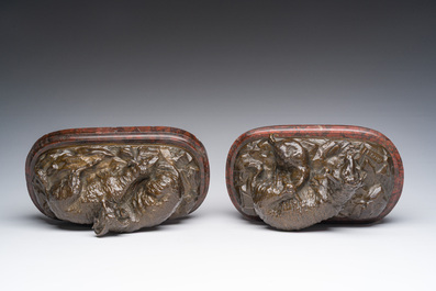 Europese school, gesigneerd Buci (19de/20ste eeuw): Twee groepen met schapen, bruingepatineerd brons op een roodmarmeren voet, ca. 1900