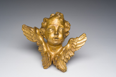Trois t&ecirc;tes d'ange en bois dor&eacute; et polychrome, 18&egrave;me si&egrave;cle