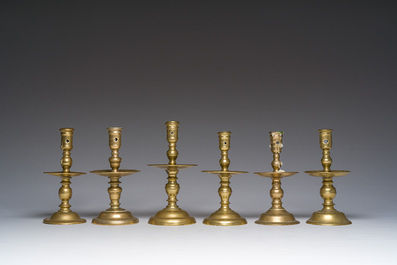 Six bougeoirs en bronze, Flandres, 17&egrave;me si&egrave;cle