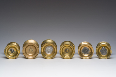 Six bougeoirs en bronze, Flandres, 17&egrave;me si&egrave;cle