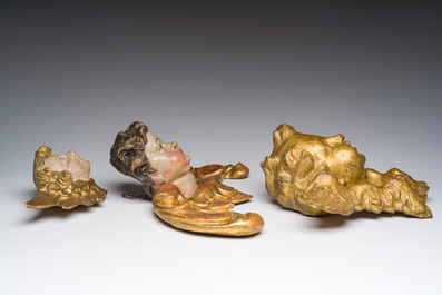 Trois t&ecirc;tes d'ange en bois dor&eacute; et polychrome, 18&egrave;me si&egrave;cle