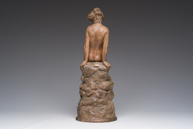 Claude Michel (Clodion, 1738-1814, apr&egrave;s): Nymphe au rocher, terre cuite patin&eacute;e, 19&egrave;me si&egrave;cle