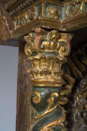 Autel exceptionnel en bois dor&eacute; et polychrome &agrave; d&eacute;cor de Dieu le P&egrave;re et des anges accompagn&eacute; d'une Vierge, Espagne, 18&egrave;me si&egrave;cle