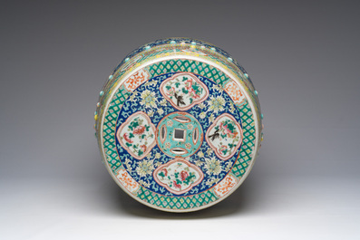 Tabouret en porcelaine de Chine famille rose &agrave; d&eacute;cor floral et d'oiseaux parmi des branches fleuries, 19&egrave;me si&egrave;cle