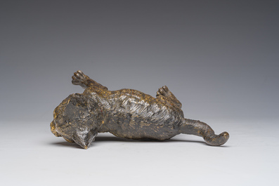 Gemonogrammeerd F.B. (voor Franz Bergmann): Een Weense polychroom koud beschilderde bronzen inktpot in de vorm kat, 19de/20ste eeuw