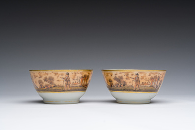 Een paar Chinese export porseleinen koppen en schotels voor de Braziliaanse of Portugese markt, 19de eeuw