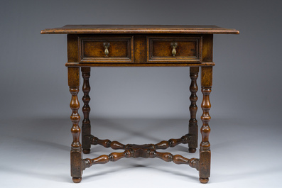 Table de paiement ou bureau rectangulaire avec un tiroir en bois, Angleterre, 17&egrave;me si&egrave;cle