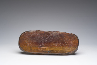 Vier Chinese blanc de Chine en famille rose sculpturen van Boeddha en Guanyin, 19de/20ste eeuw