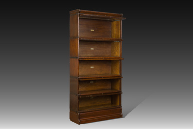 Biblioth&egrave;que modulaire en ch&ecirc;ne compos&eacute;e de cinq &eacute;l&eacute;ments, Globe Wernicke, Angleterre, d&eacute;but du 20&egrave;me si&egrave;cle