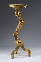 Table d'appoint en bois sculpt&eacute; et dor&eacute; &agrave; d&eacute;cor d'un homme-poisson, Italie, 19&egrave;me si&egrave;cle